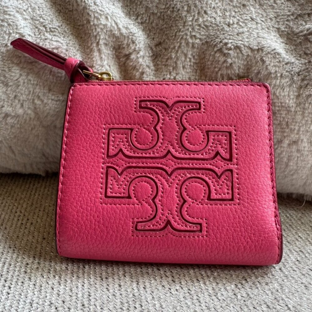 Tory Burch Wallet Kira Collection in Hot Pink